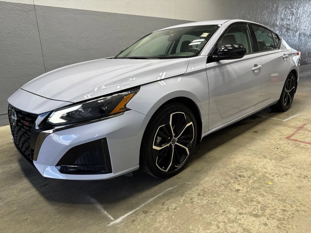 Used 2024 Nissan Altima 2.5 SR FWD image 6