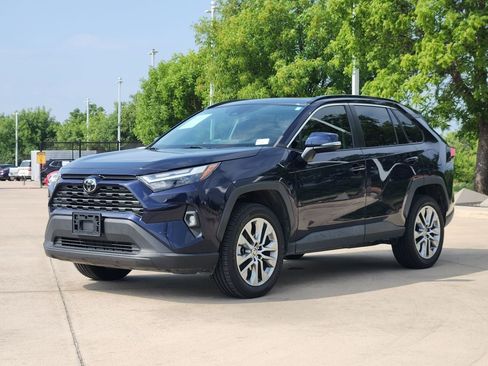 Used 2022 Toyota RAV4 XLE Premium FWD image 3