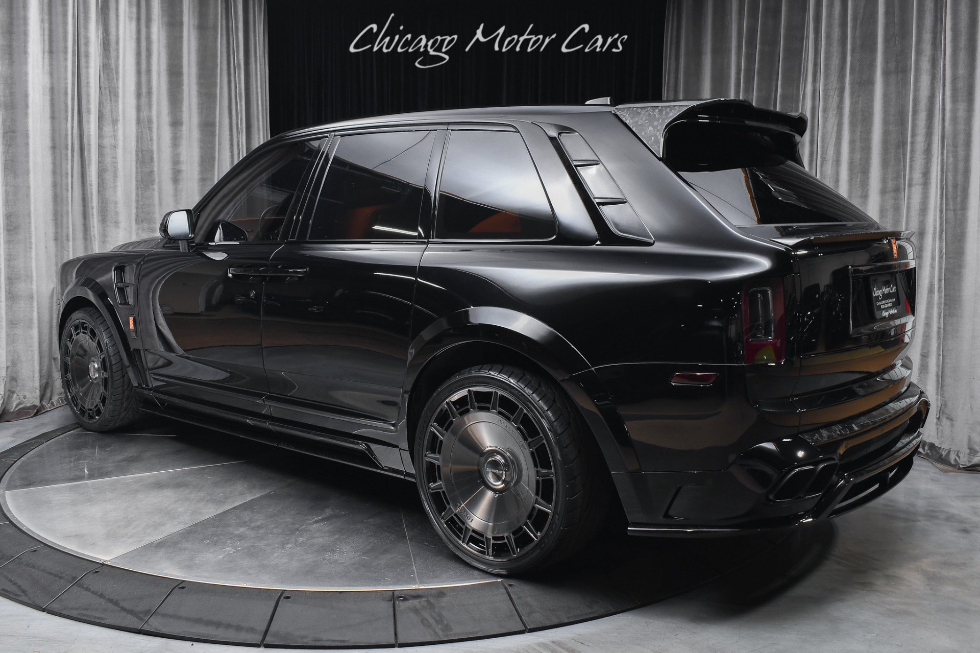Used 2022 Rolls-Royce Cullinan Black Badge AWD/4WD image 32