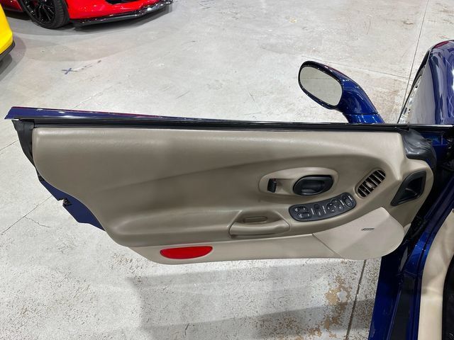 Used 2004 Chevrolet Corvette Convertible w/ Preferred Equipment Group RWD image 12