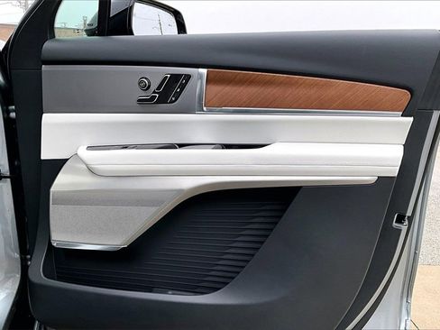 Used 2026 Cadillac Vistiq Luxury image 24