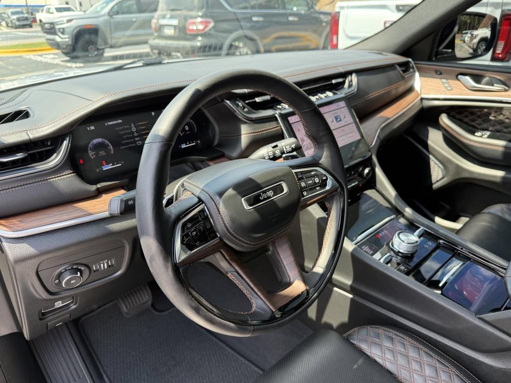 Used 2023 Jeep Grand Cherokee Summit w/ Adv Protech Group IV AWD/4WD image 10
