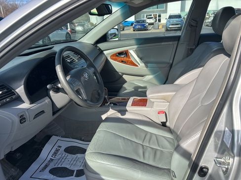 Used 2009 Toyota Camry XLE image 2