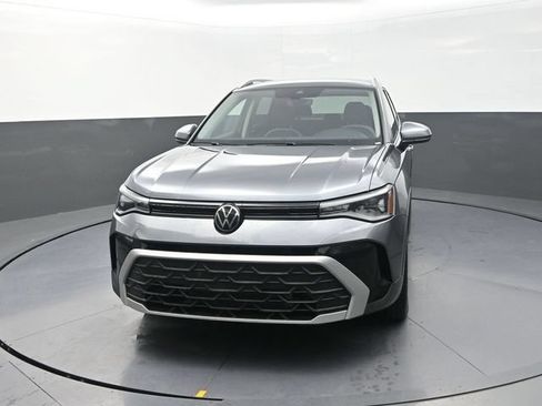 Used 2026 Volkswagen Taos SE FWD image 2