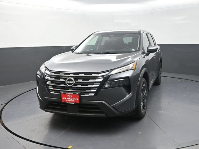 Used 2024 Nissan Rogue SV AWD/4WD image 2
