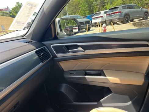 Used 2023 Volkswagen Atlas Cross Sport SE w/ Panoramic Sunroof Package FWD image 30
