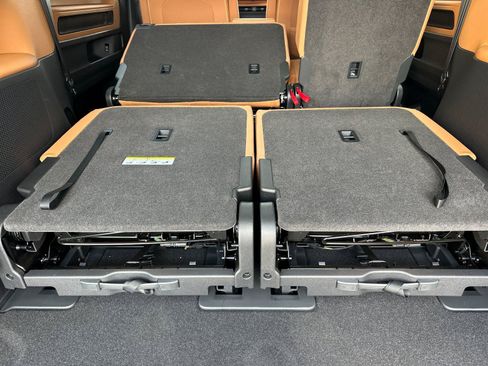 New 2025 Volkswagen ID. Buzz Pro S RWD image 15