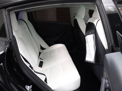 Used 2022 Tesla Model 3 image 32