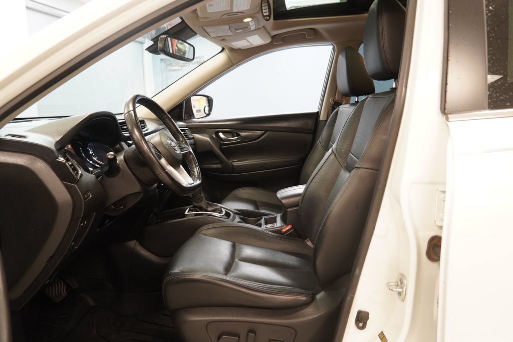 Used 2018 Nissan Rogue SL w/ Premium Package AWD/4WD image 6