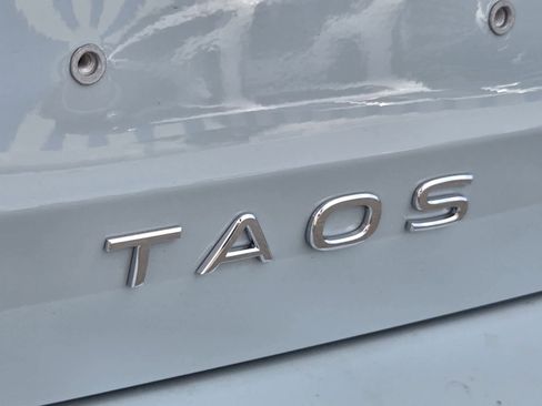 New 2026 Volkswagen Taos SE FWD image 14