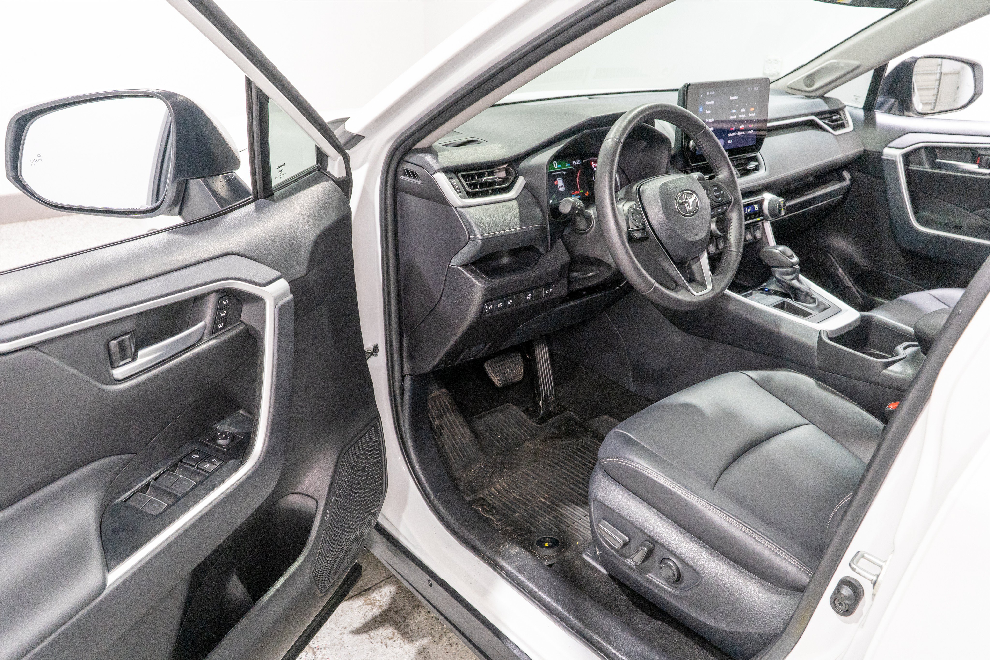 Used 2025 Toyota RAV4 XLE Premium w/ Weather Package FWD image 12