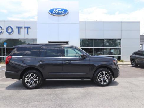New 2026 Ford Expedition Active RWD image 18