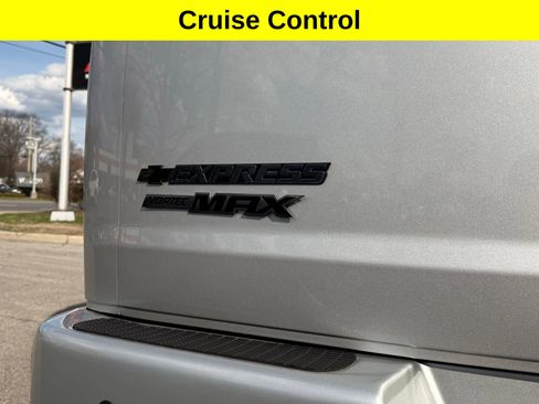 Used 2023 Chevrolet Express 2500 Extended RWD image 9