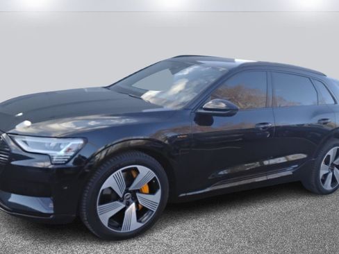 Used 2023 Audi e-tron Premium Plus w/ Premium Plus Package image 3