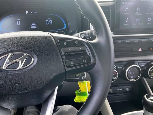 Used 2023 Hyundai Venue SEL FWD image 14