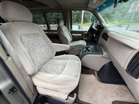 Used 2001 Chevrolet Express 1500 LT RWD image 19