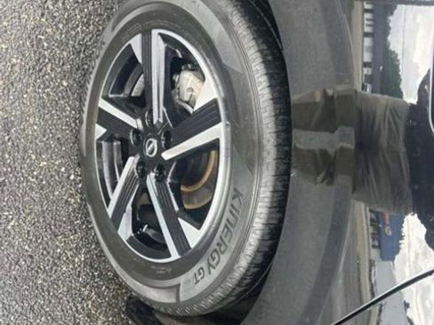 Used 2025 Nissan Sentra SV FWD image 21