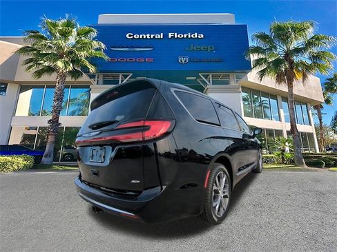 New 2026 Chrysler Pacifica Pinnacle w/ Trailer Tow Group image 5
