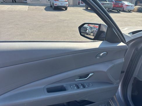 Certified 2024 Hyundai Elantra SE image 15