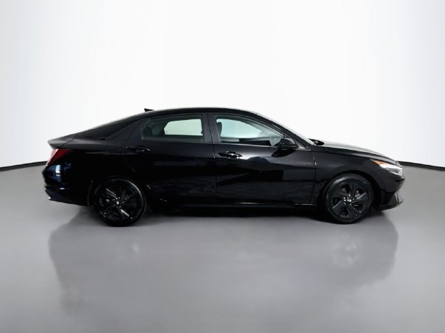 Used 2023 Hyundai Elantra SEL w/ Cargo Package FWD image 11