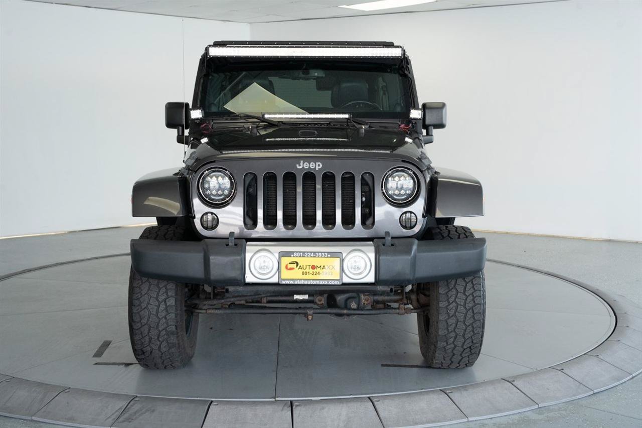 Used 2014 Jeep Wrangler Unlimited Sahara w/ Max Tow Package AWD/4WD image 2