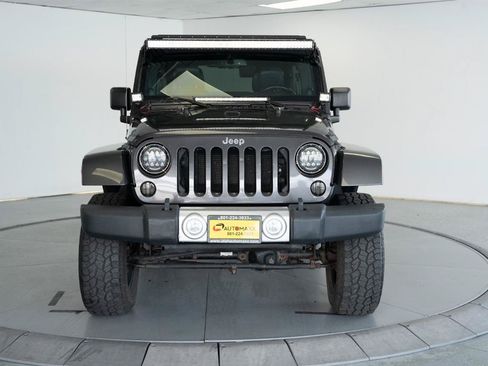 Used 2014 Jeep Wrangler Unlimited Sahara w/ Max Tow Package AWD/4WD image 2