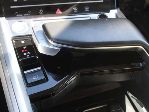 Used 2019 Audi e-tron Prestige image 24