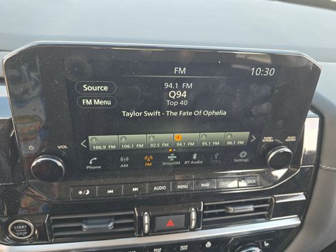 Used 2024 Nissan Pathfinder SL image 23