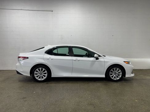 Used 2019 Toyota Camry LE FWD image 2
