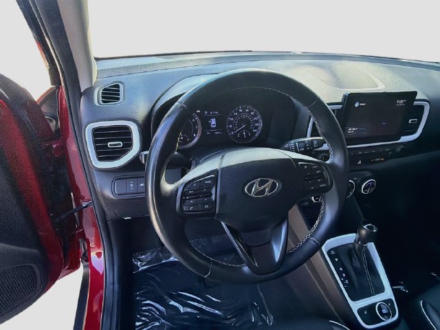 Used 2022 Hyundai Venue Limited FWD image 11