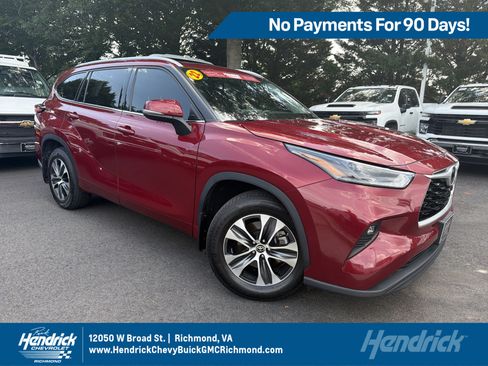 Used 2022 Toyota Highlander XLE AWD/4WD image 1