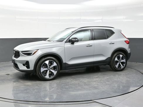 Certified 2026 Volvo XC40 B5 Plus w/ Protection Package Premier AWD/4WD image 3