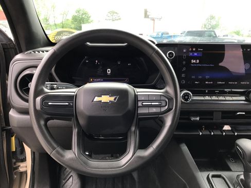 Used 2023 Chevrolet Colorado W/T image 9