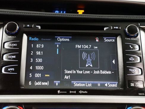 Used 2018 Toyota Highlander XLE image 18