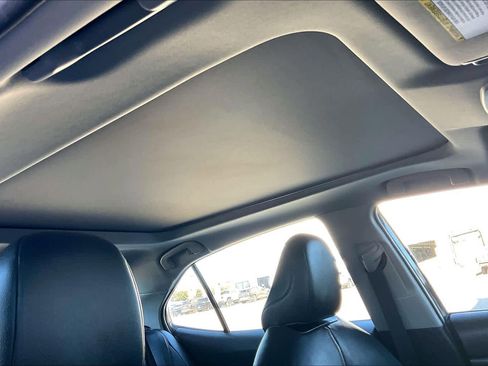 Used 2019 Toyota Camry XLE image 14