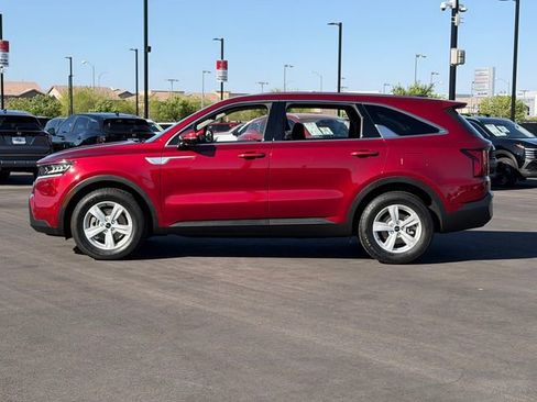 Used 2023 Kia Sorento LX FWD image 2