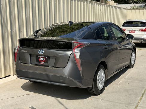 Used 2016 Toyota Prius Two FWD image 5