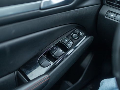 Used 2024 Nissan Altima 2.5 SR image 10