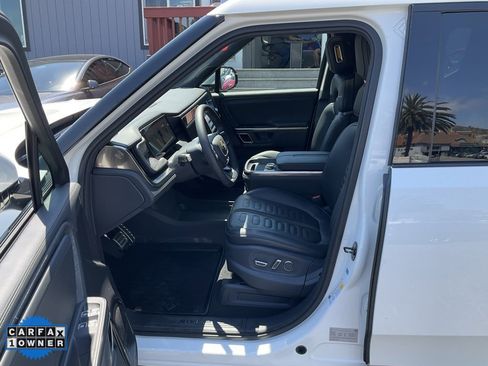 Used 2022 Rivian R1T Launch Edition image 12