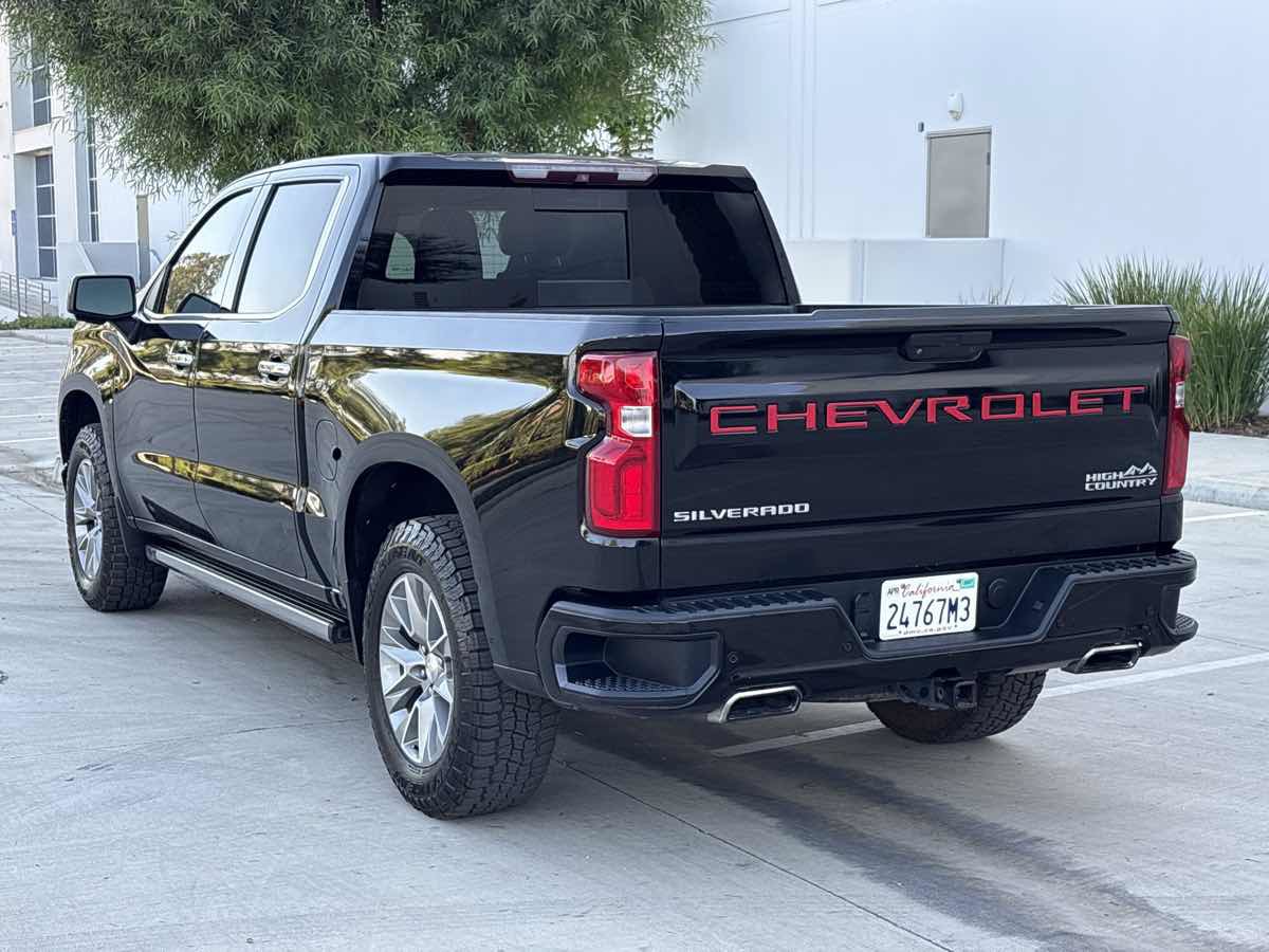 Used 2019 Chevrolet Silverado 1500 High Country w/ Technology Package AWD/4WD image 5