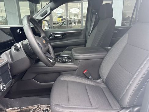 Used 2025 Chevrolet Tahoe LS AWD/4WD image 4