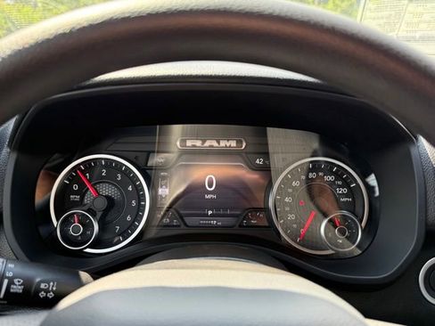 New 2026 RAM 1500 Express AWD/4WD image 17