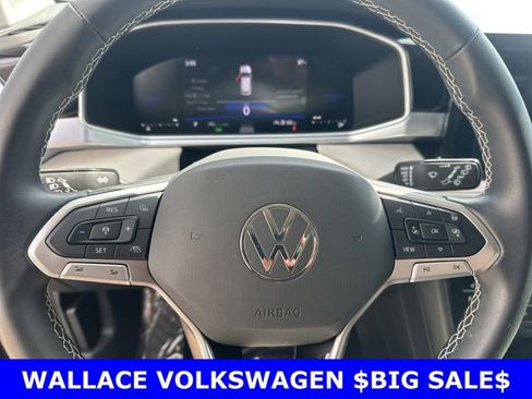 Certified 2025 Volkswagen Taos SE image 18
