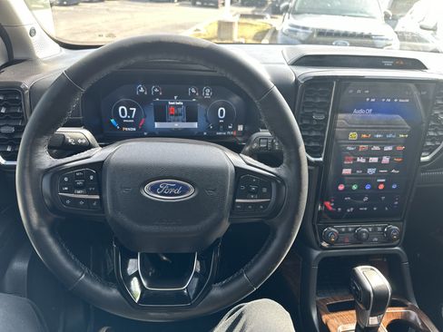 Used 2025 Ford Ranger Lariat w/ Trailer Tow Package image 14