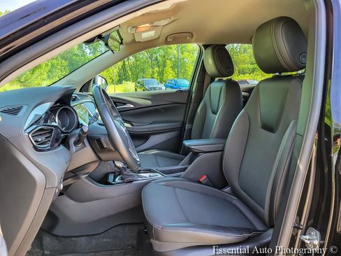 Used 2023 Buick Encore GX Select w/ Sport Touring Package FWD image 8
