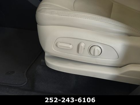 Used 2023 Buick Enclave Essence FWD image 12