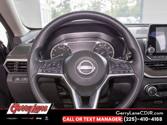 Used 2025 Nissan Altima 2.5 SV FWD image 7