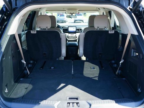 Used 2024 Ford Explorer XLT w/ Equipment Group 202A AWD/4WD image 11