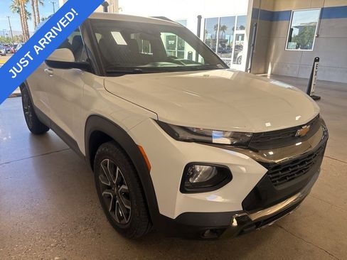 Used 2023 Chevrolet TrailBlazer ACTIV w/ Convenience Package image 2