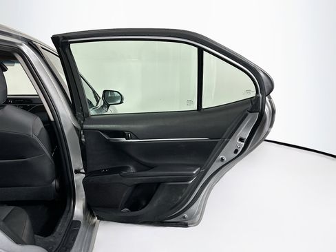 Used 2018 Toyota Camry LE image 27